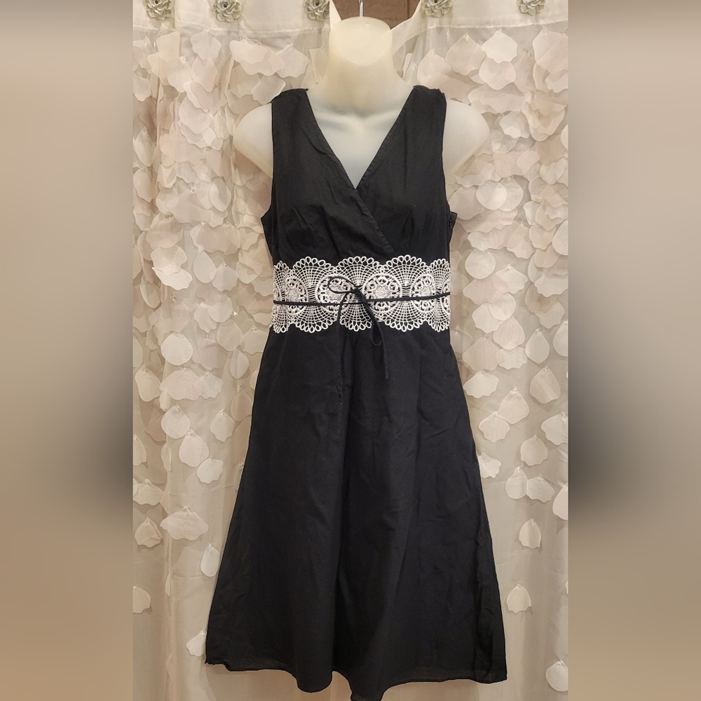 LOFT 6P Black Dress with Lace Detail